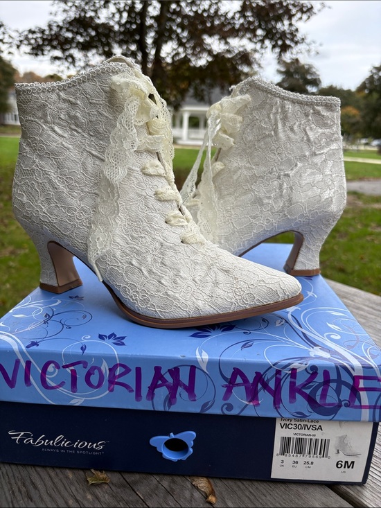 Fabulicious Shoes - Fabulicious Ivory Lace-Up Victorian 30 Ankle Boots Size 6